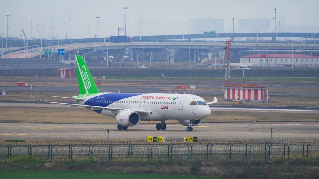 C919和ARJ21圆满完成东南亚演示飞行 返回上海